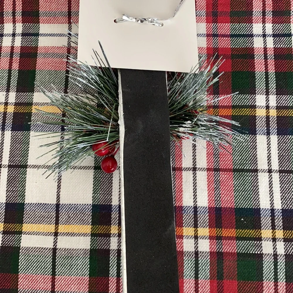 NWT! Holiday/Winter Wreath hanger with felt backing